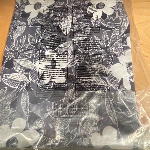 Men's Performance Camp Collar Button Up Shirt - NWT - Picture 3 of 3